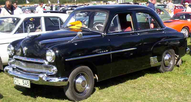 Vauxhall Velox saloon from 1955, front three-quarter view