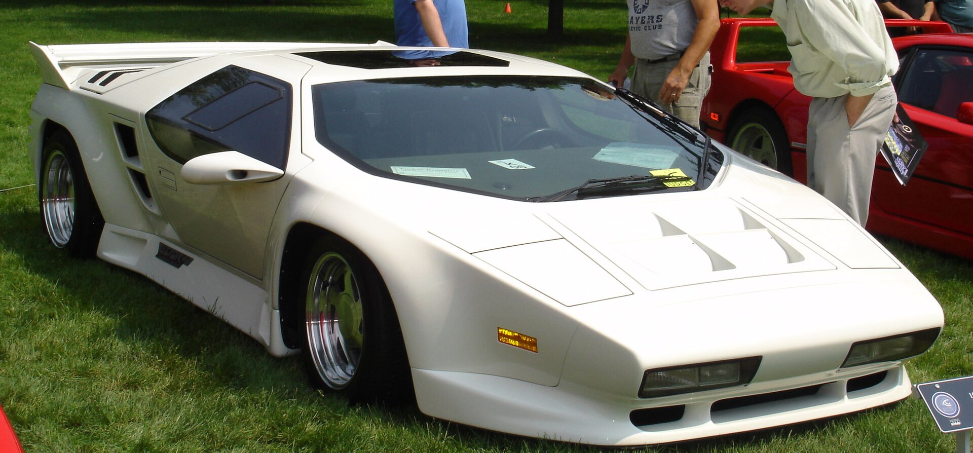 Vector W8, side view