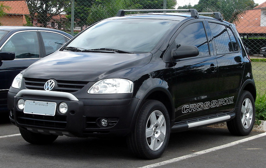 Volkswagen CrossFox, front three-quarter view