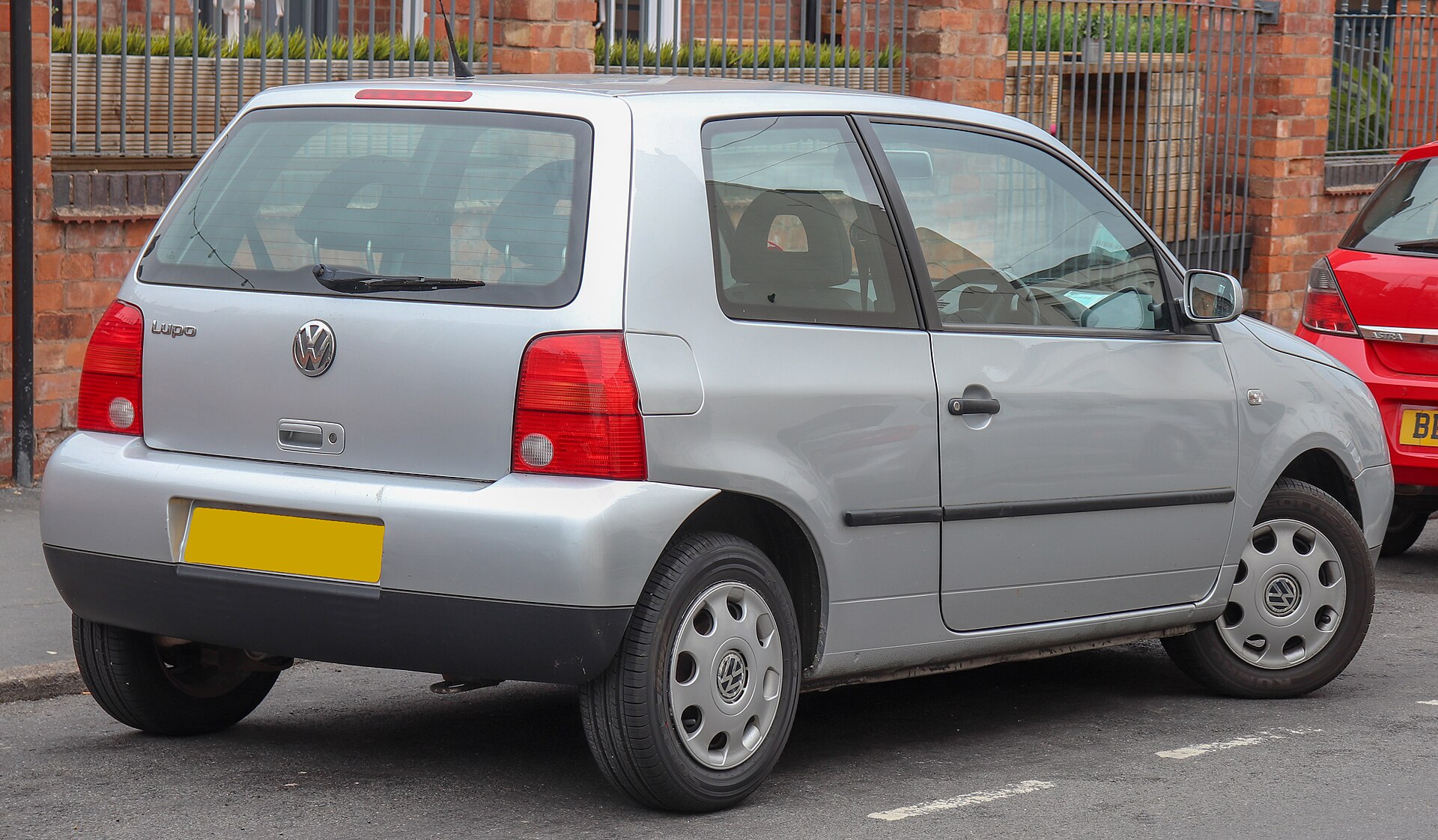 Rear three-quarter view of a Volkswagen Lupo