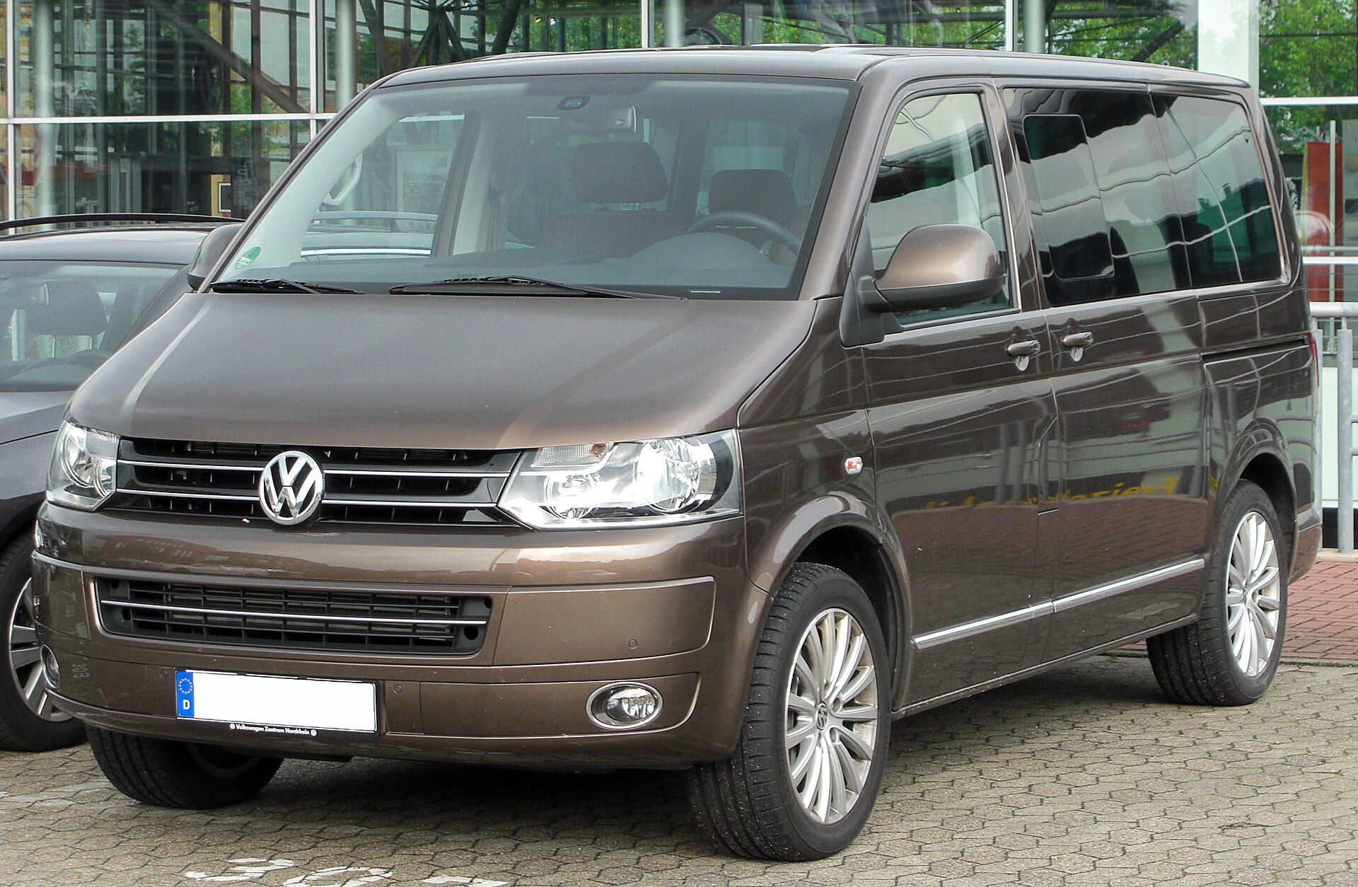Volkswagen Multivan T5 facelift, front view