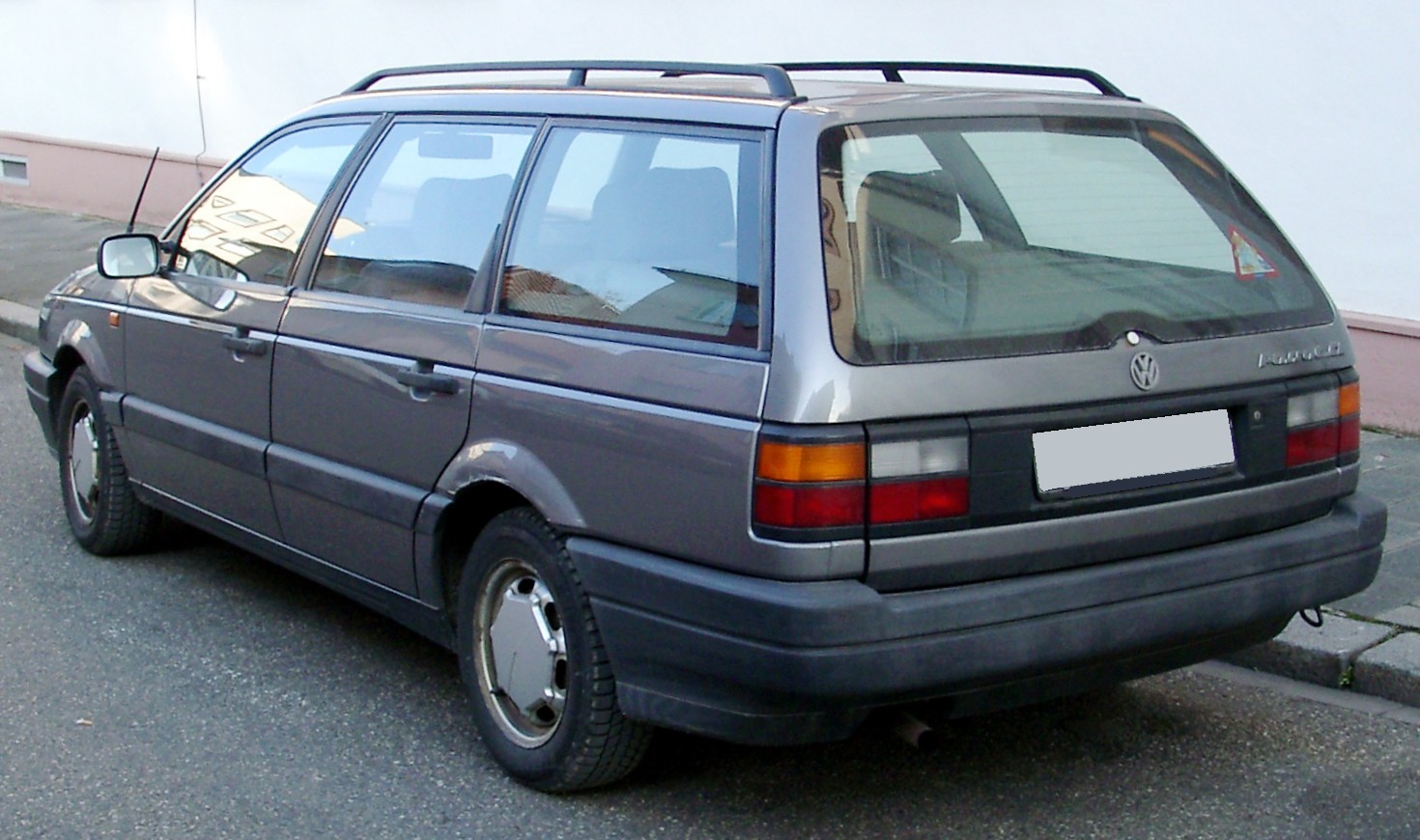 Volkswagen Passat B3 Variant estate, rear view