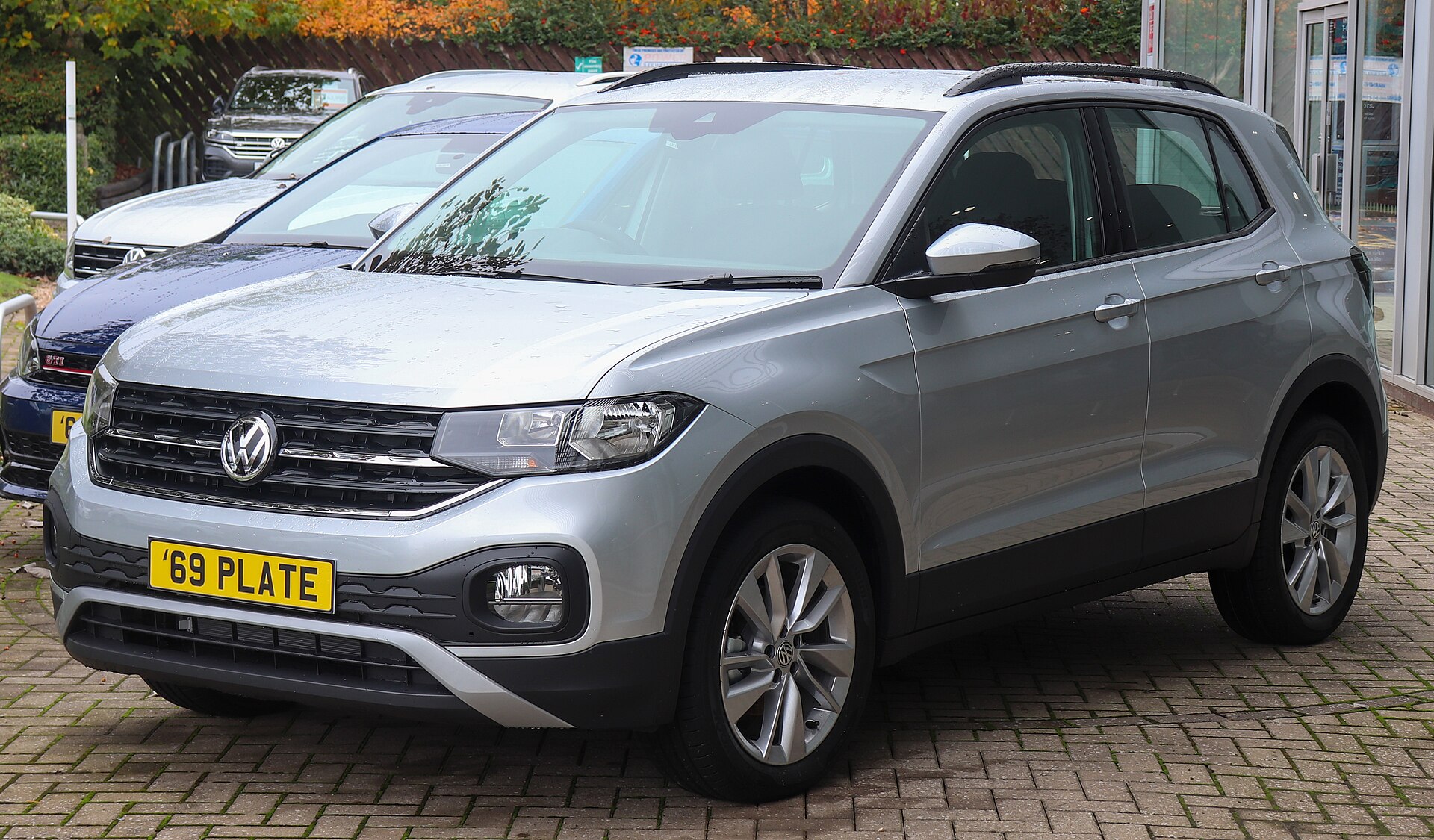 Volkswagen T-Cross first series, side and front view