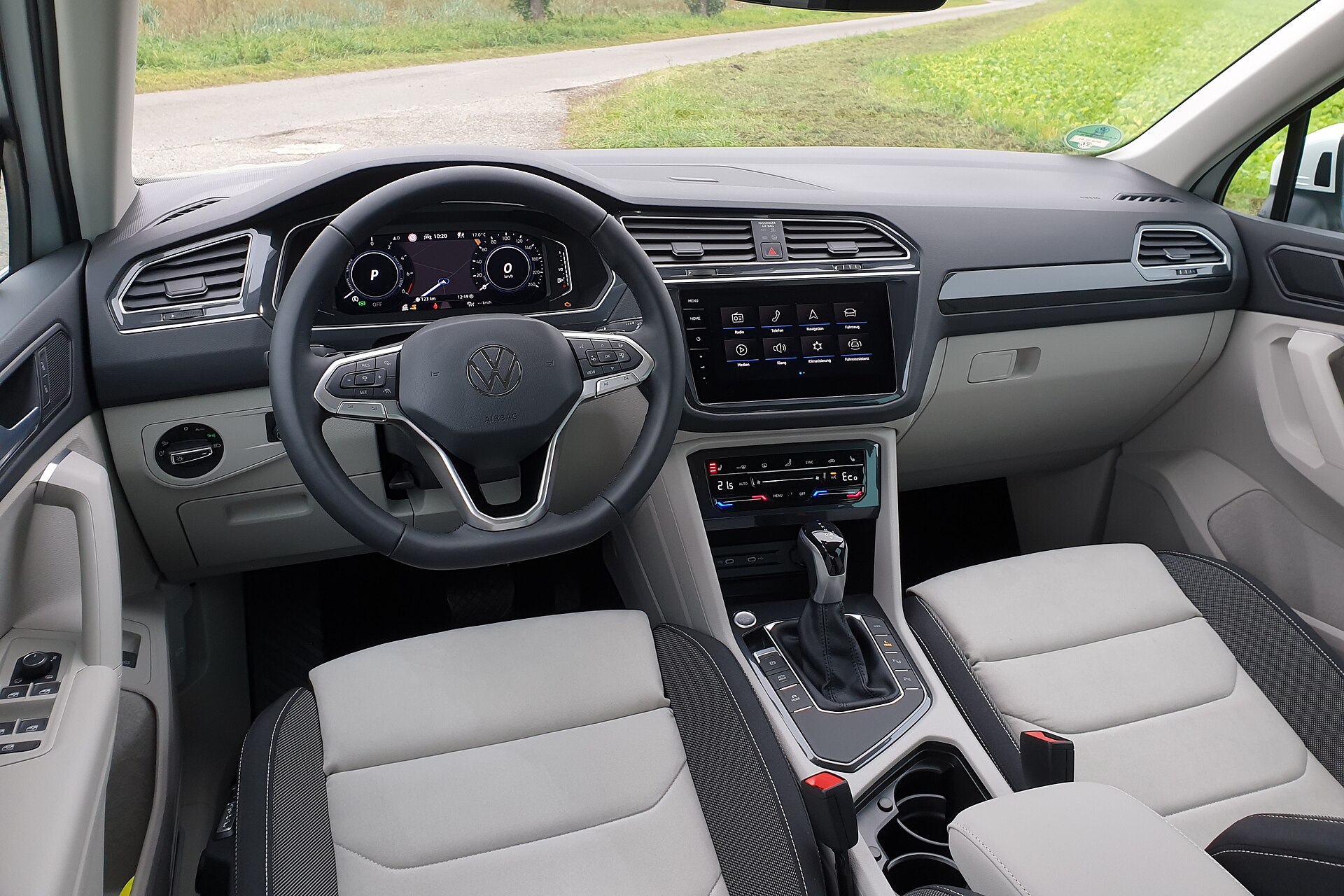 Dashboard of the 2020 Volkswagen Tiguan facelift