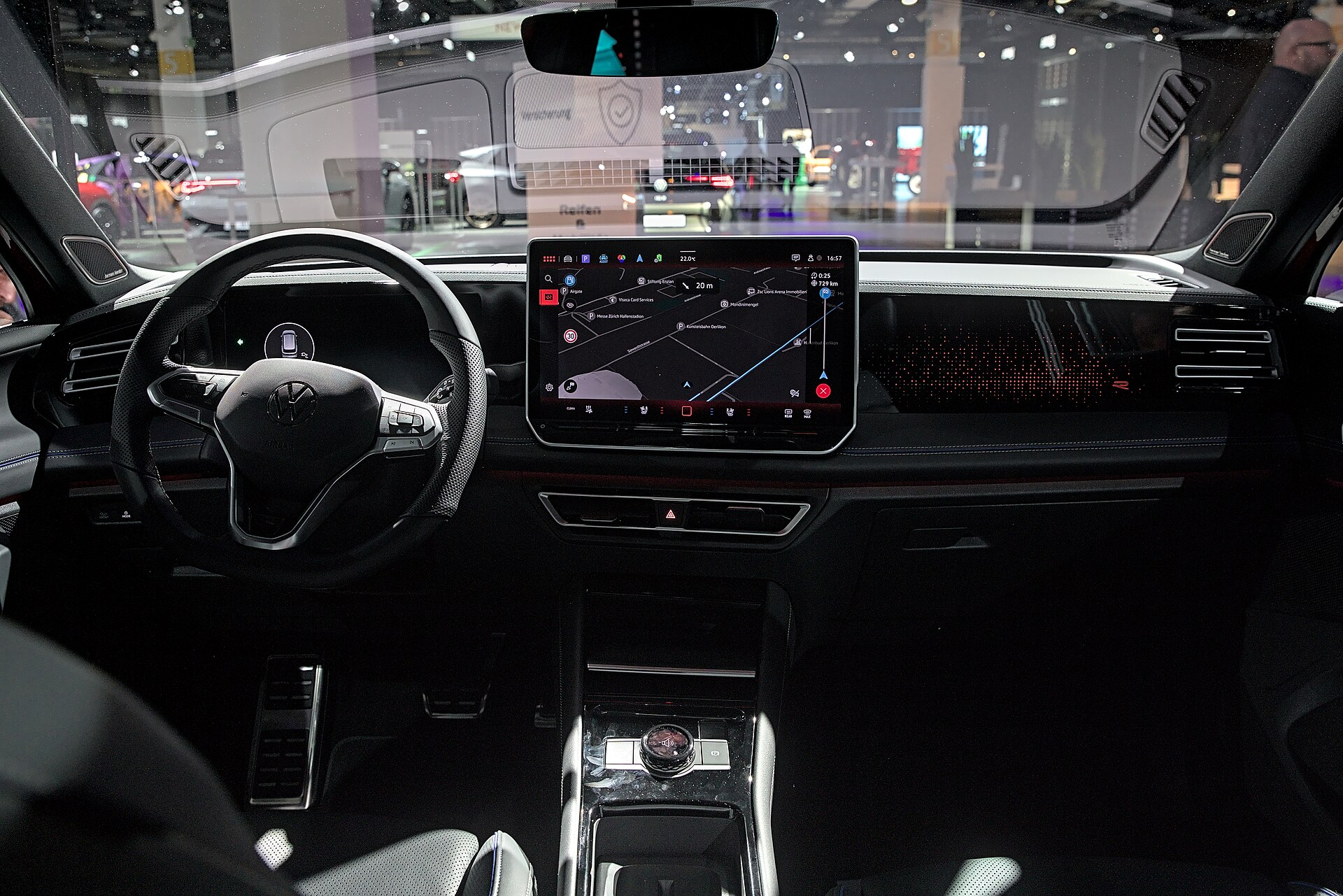 Volkswagen Tiguan III eHybrid, front three-quarter view