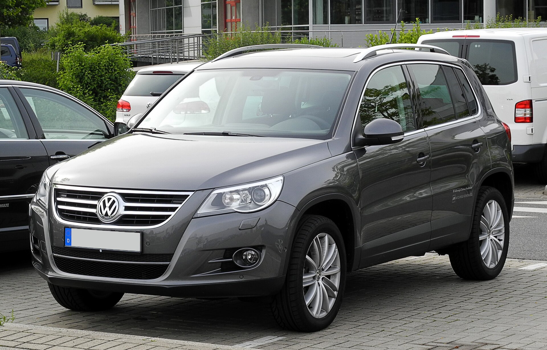Volkswagen Tiguan I 2.0 TDI, front three-quarter view