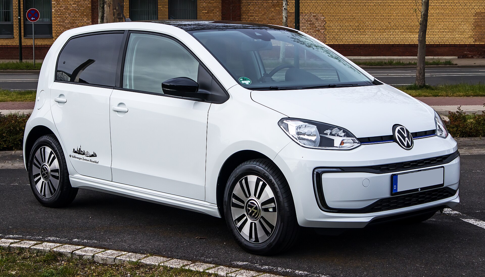 Volkswagen e-up!, front three-quarter view
