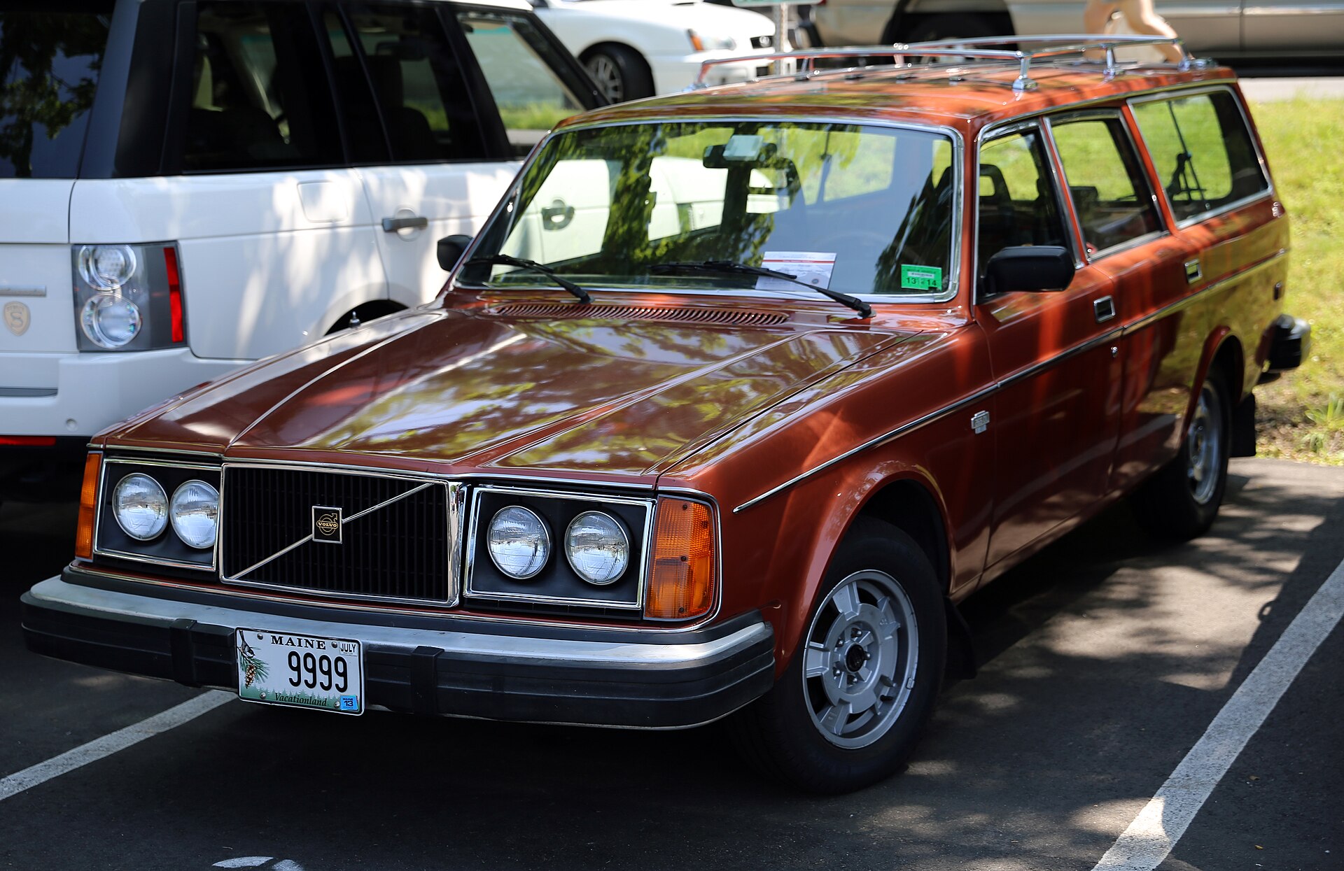 Volvo 265 DL estate, exterior view