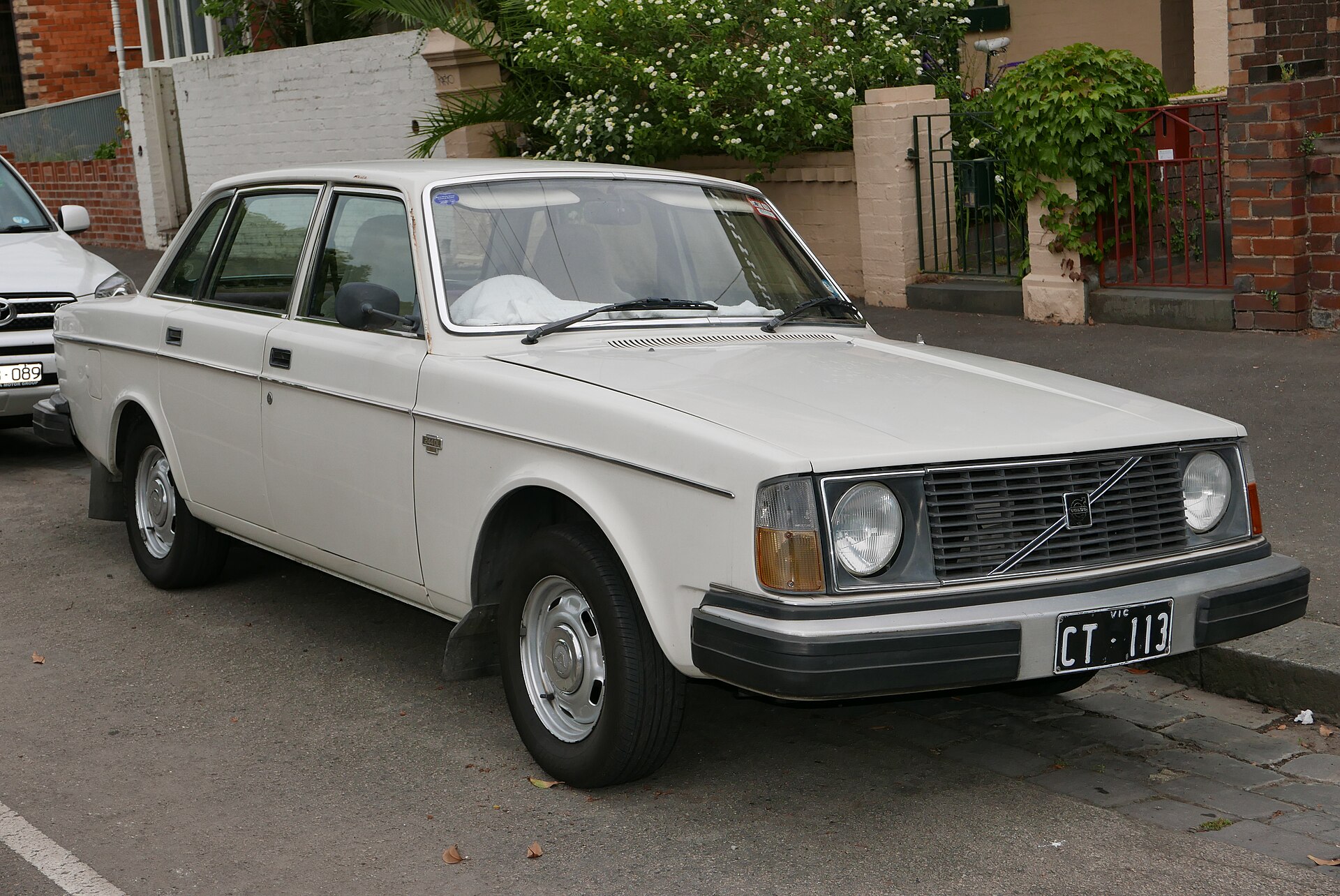 Volvo 244 DL saloon