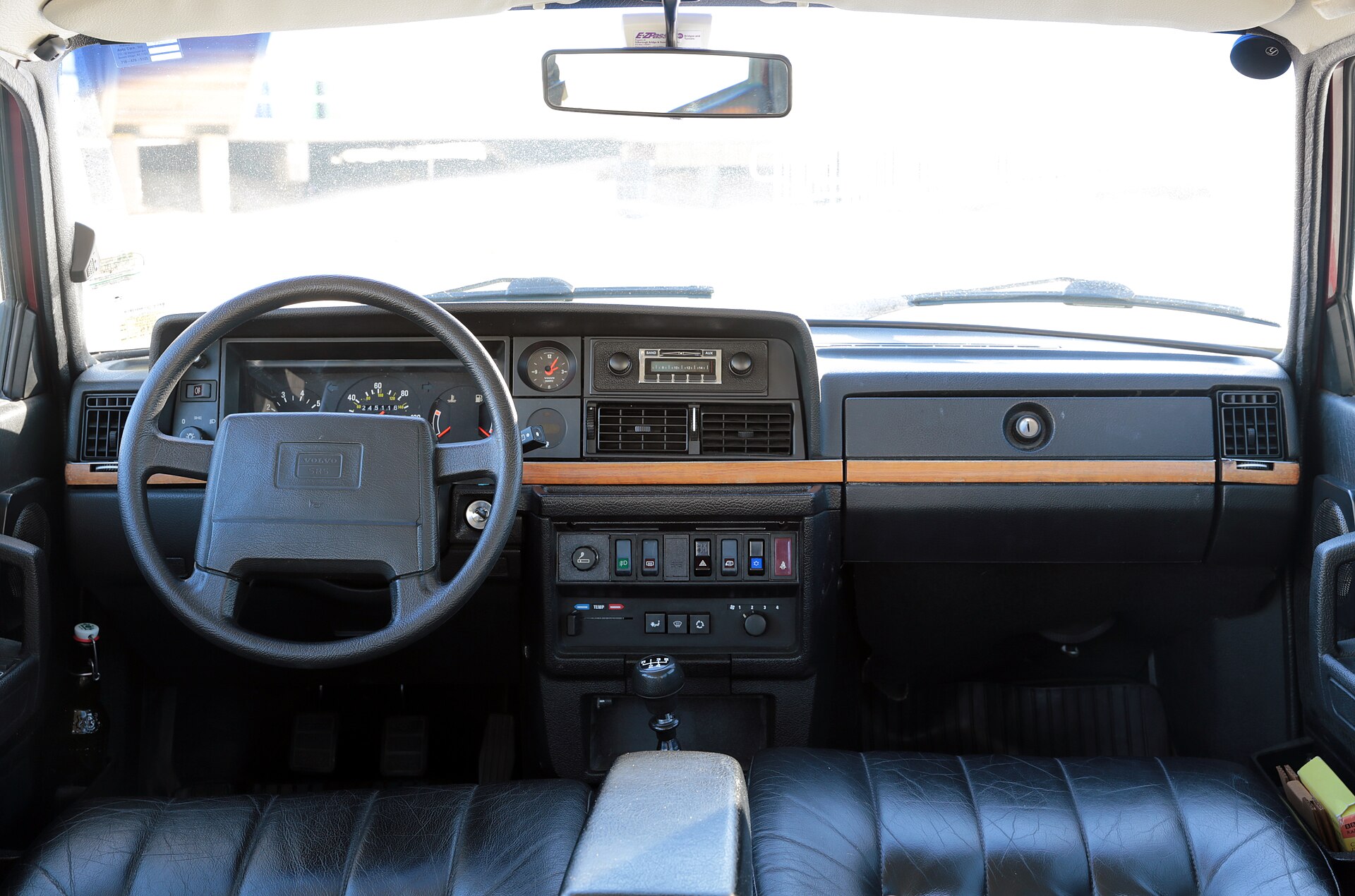 Volvo 240 dashboard and steering wheel