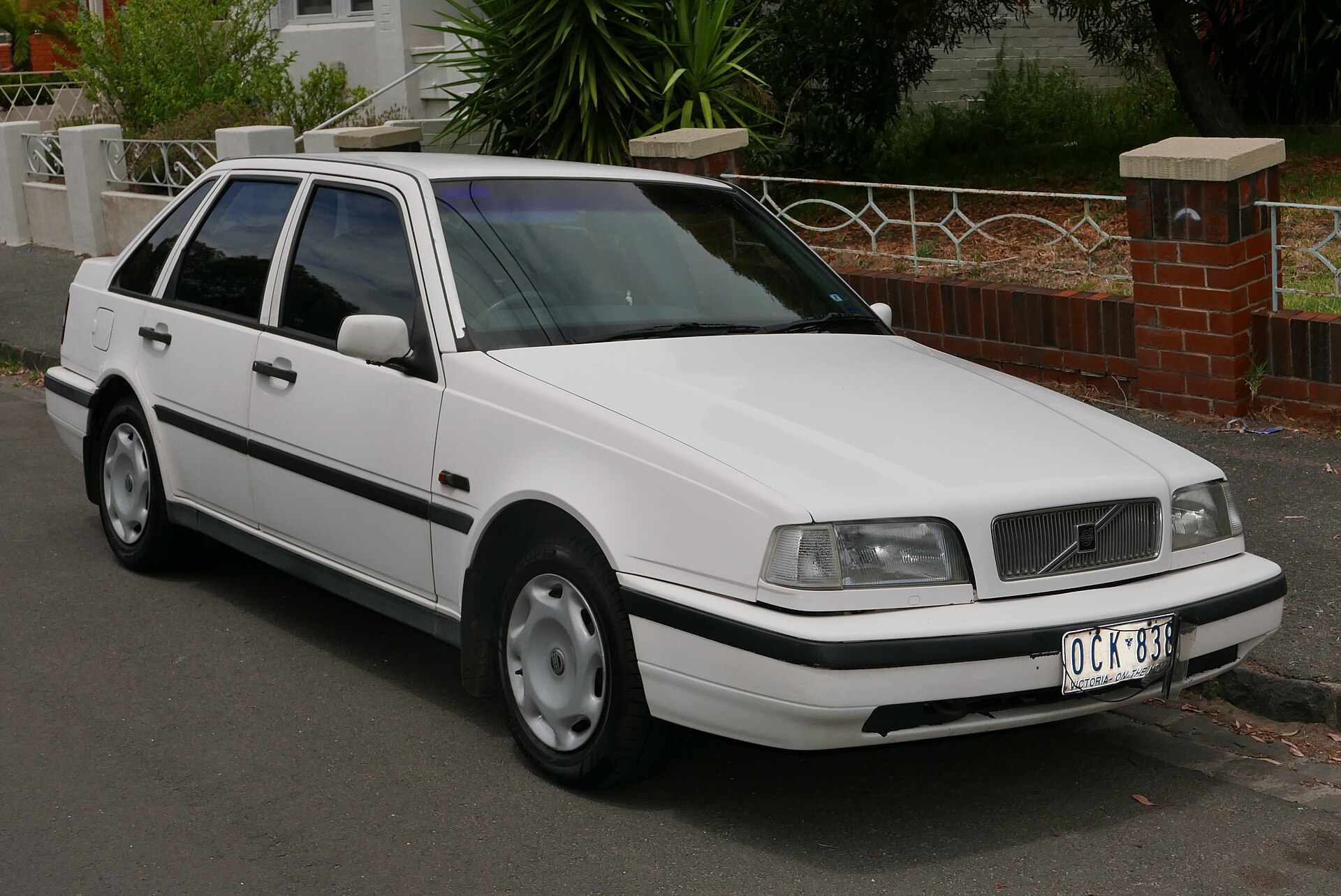 Volvo 440 and 460: Volvo's Dutch-Built Compact Family Cars