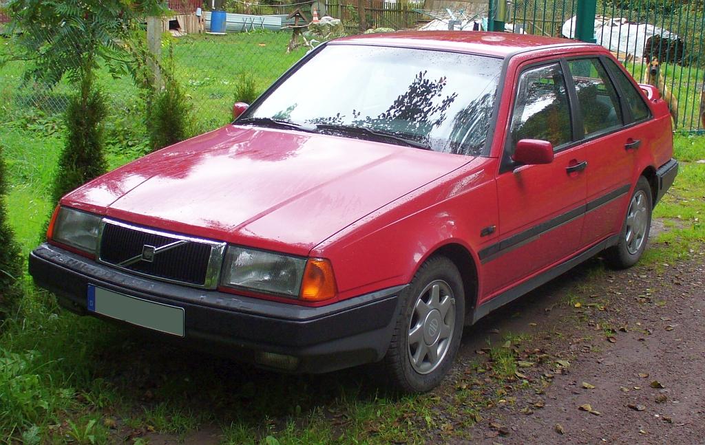 Red Volvo 440, side view