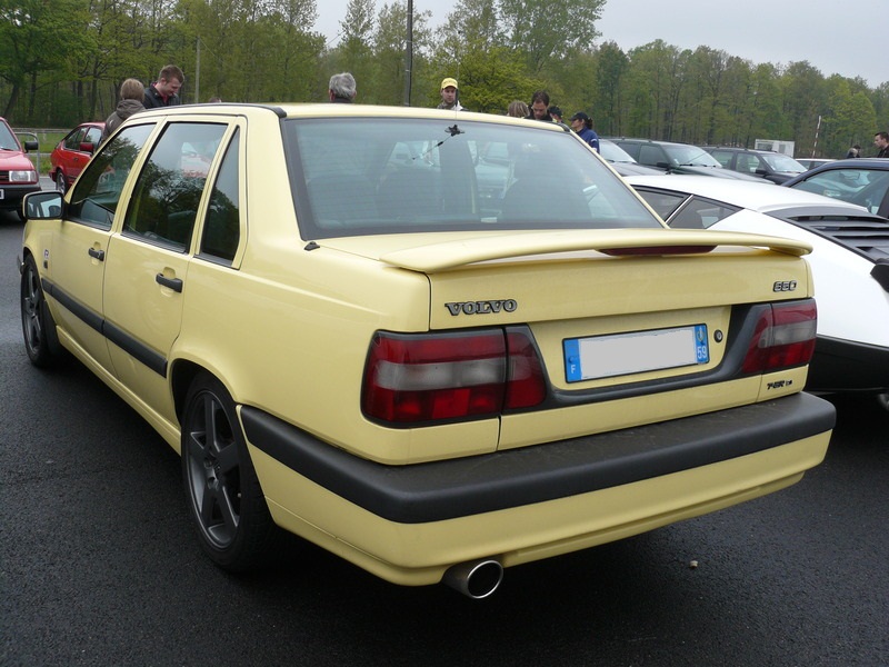 Rear view of a Volvo 850 T-5R