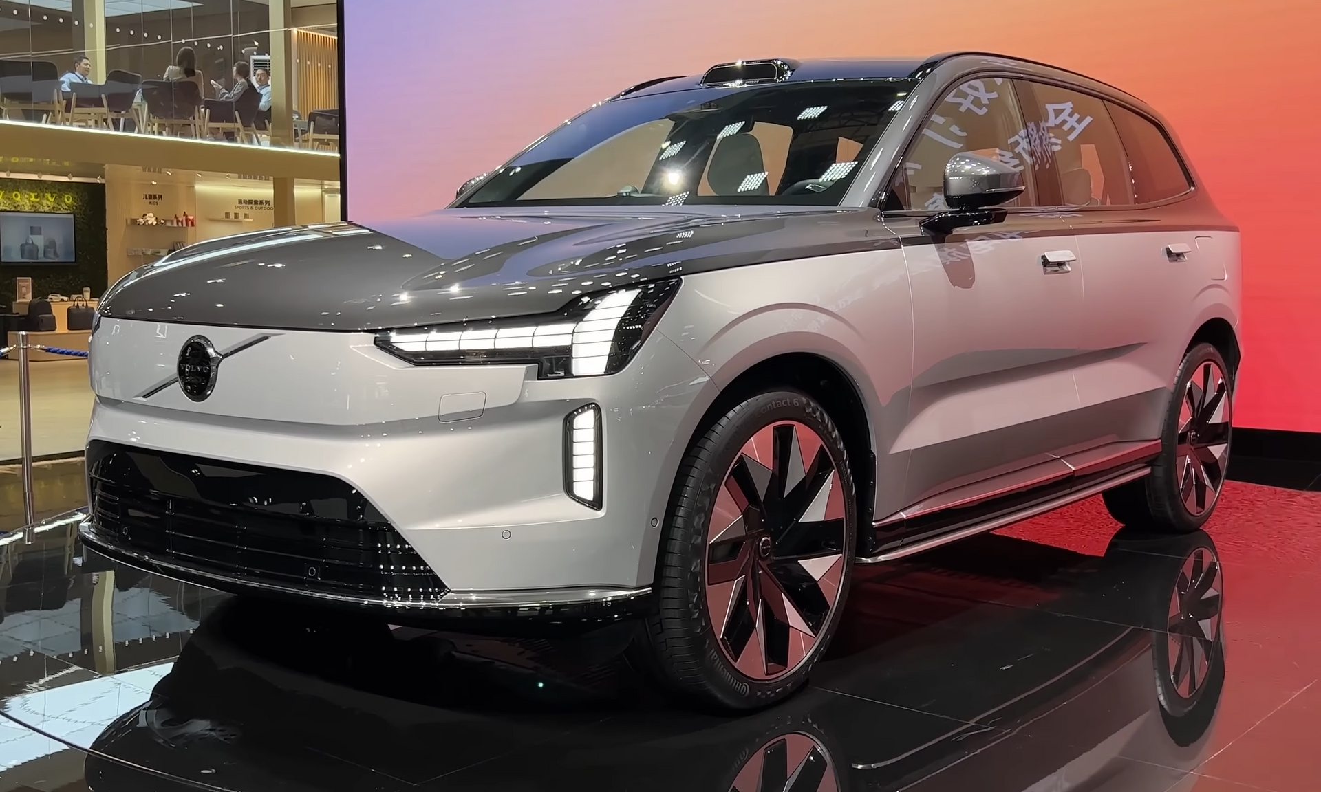 Volvo EX90 Excellence, front view