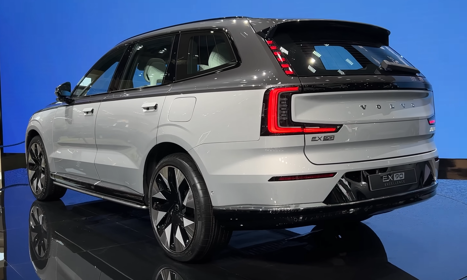 Volvo EX90 Excellence, rear view