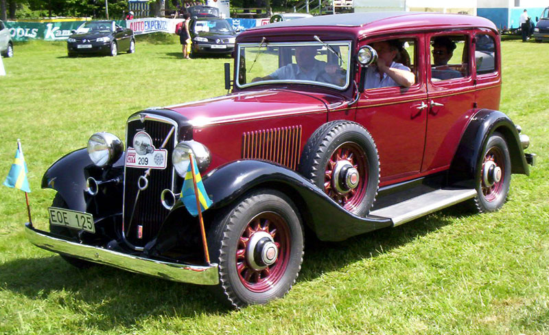 1935 Volvo PV659 saloon
