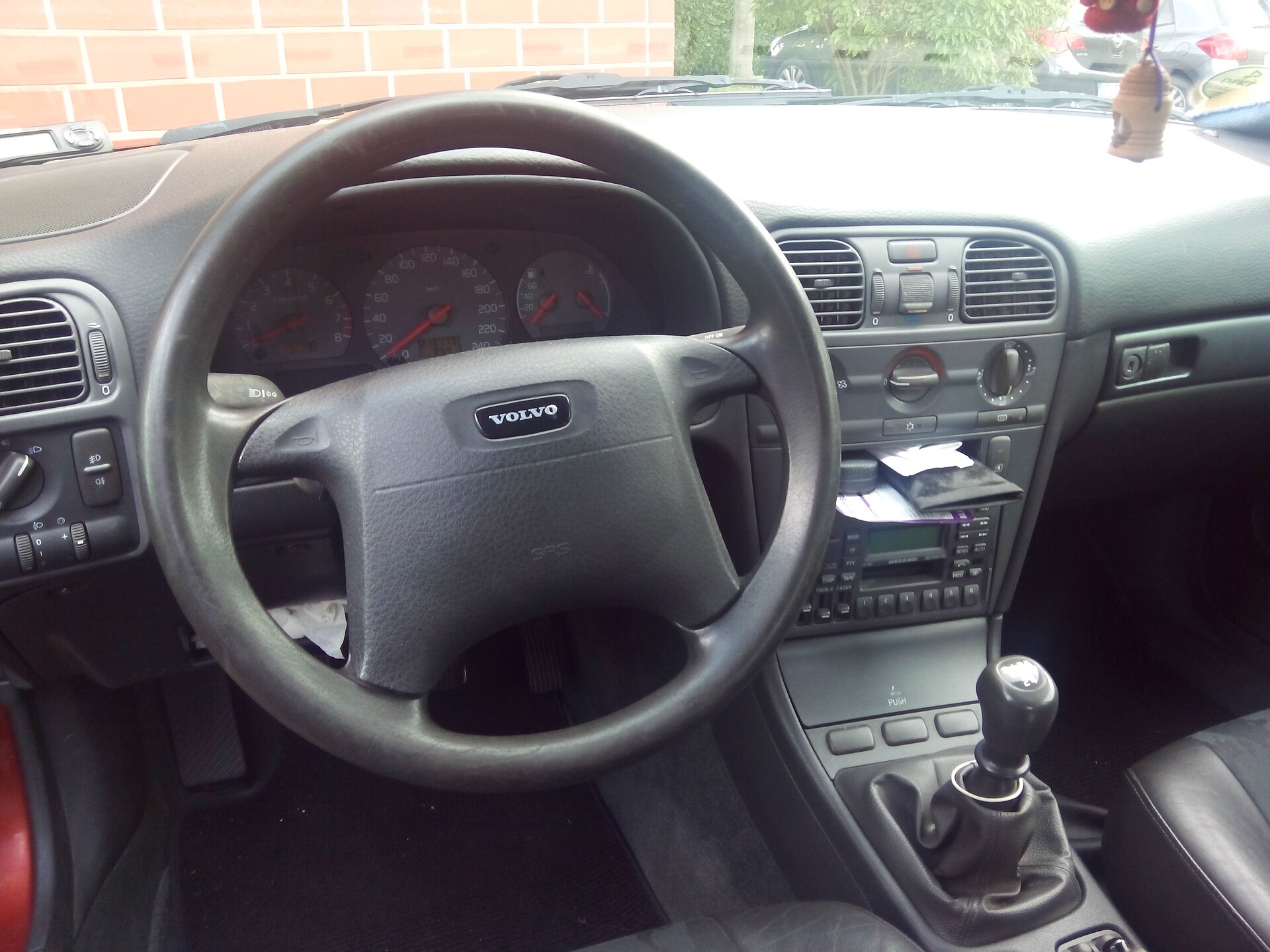 Dashboard of a first-generation Volvo V40