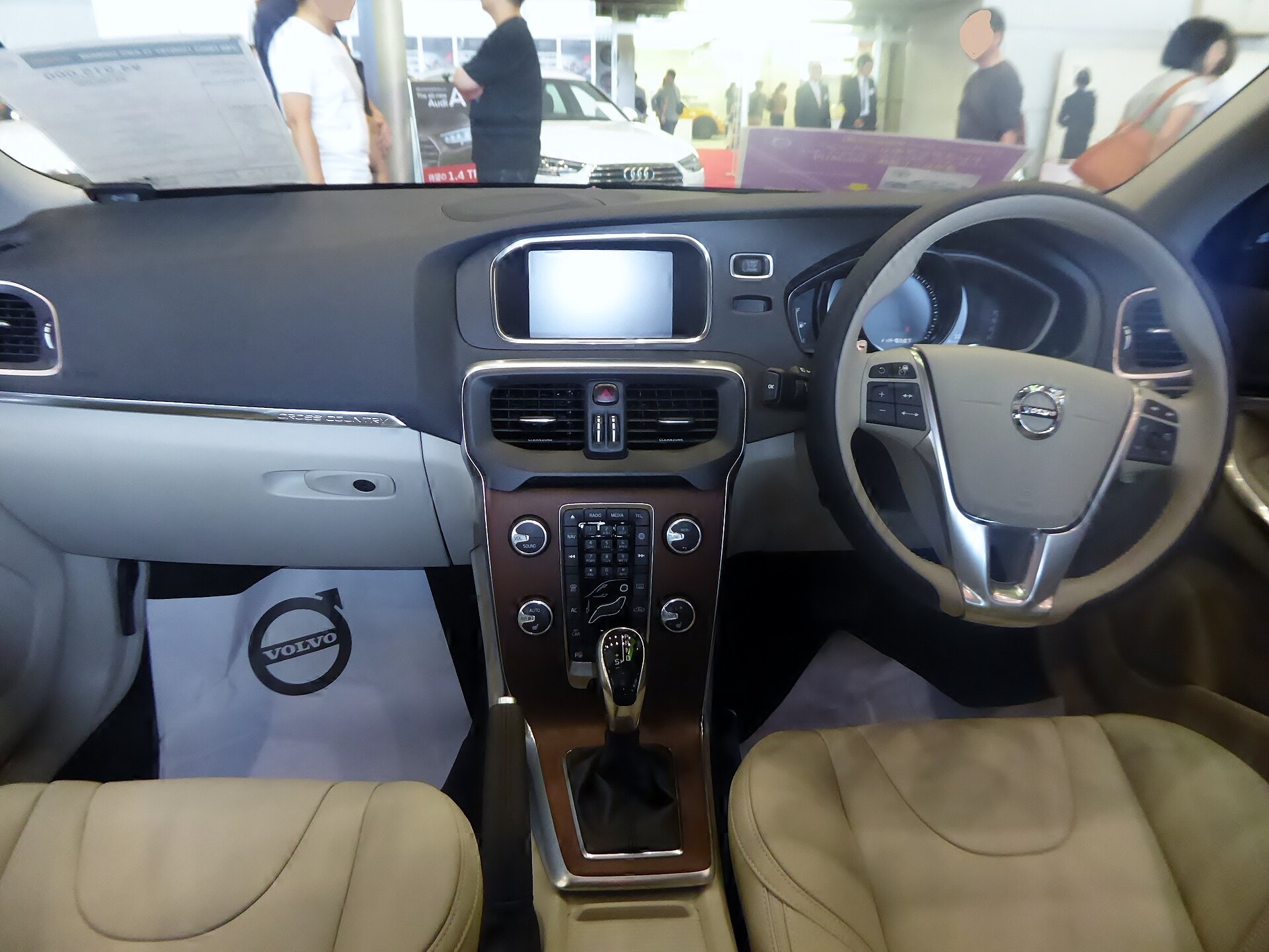 Volvo V40 Cross Country interior and dashboard