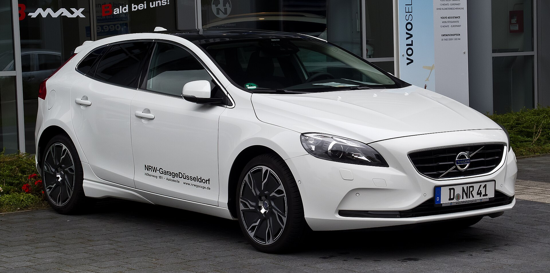 Volvo V40 D3 Summum, front view