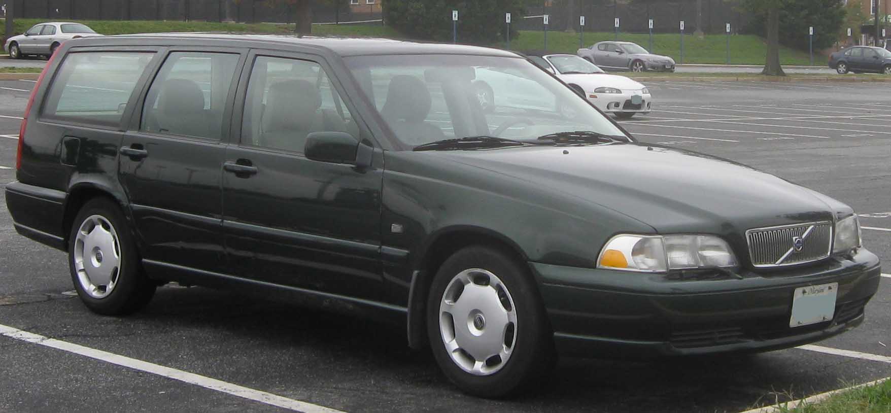 First-generation Volvo V70, side view