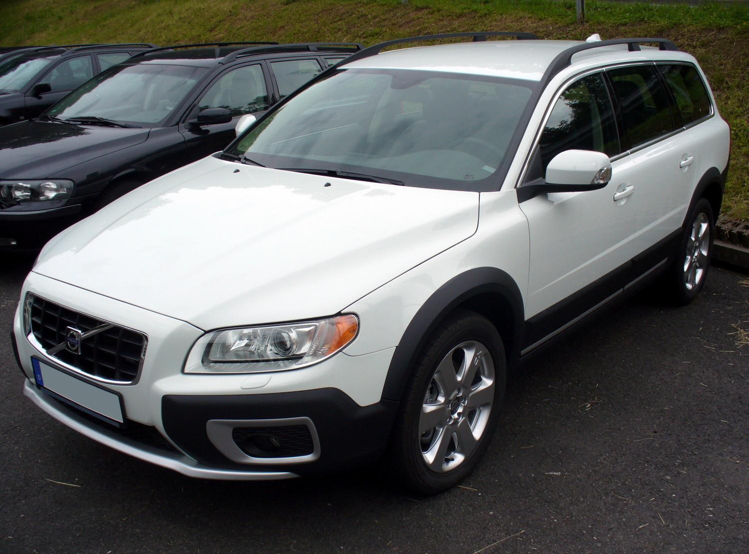 Volvo XC70 D5 AWD estate, front view