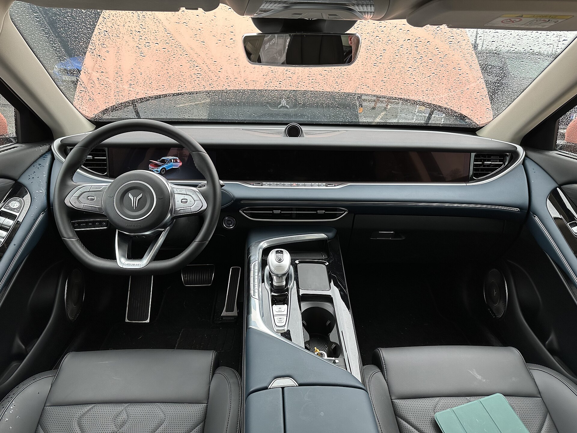 Voyah Free dashboard and screens