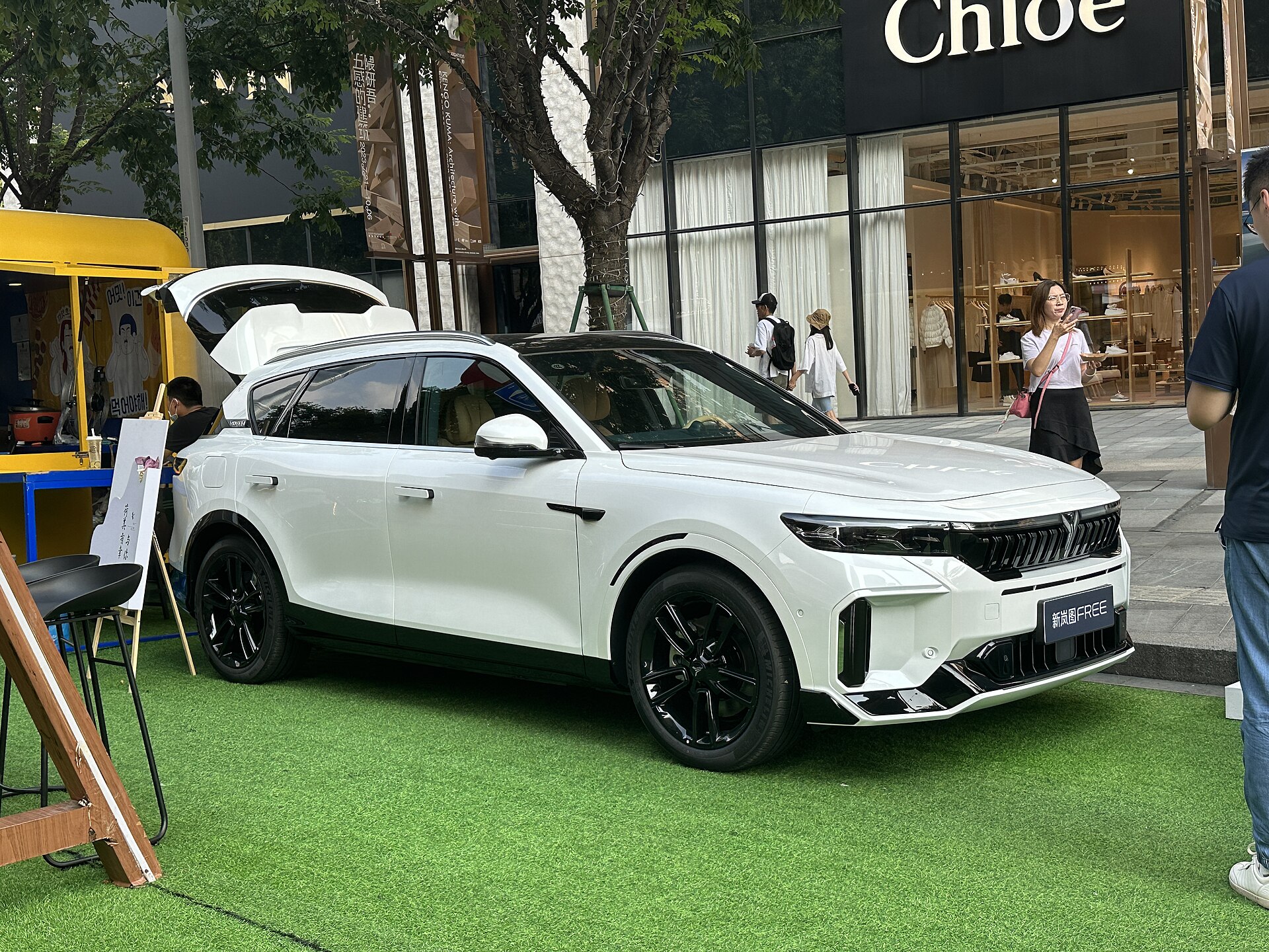 Facelifted Voyah Free SUV, front view