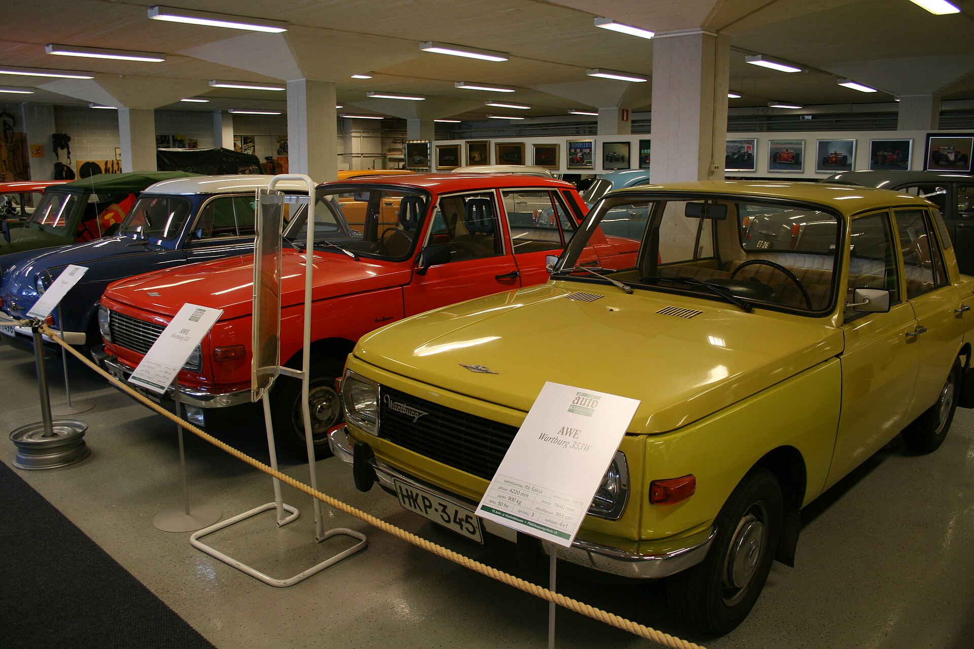 Early Wartburg 353 next to a later 353 W in a museum