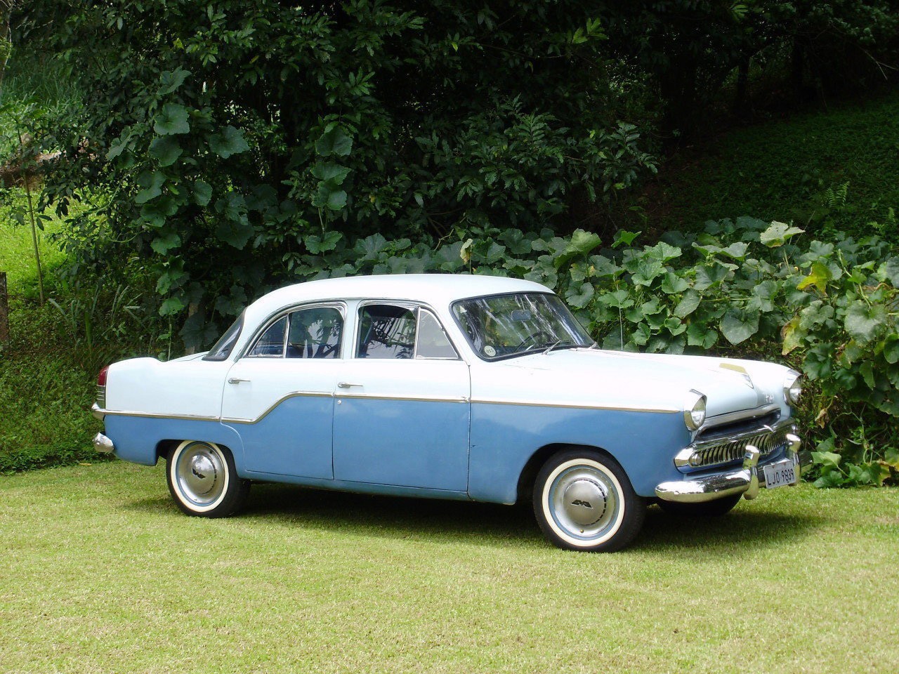 Brazilian-built Aero-Willys saloon