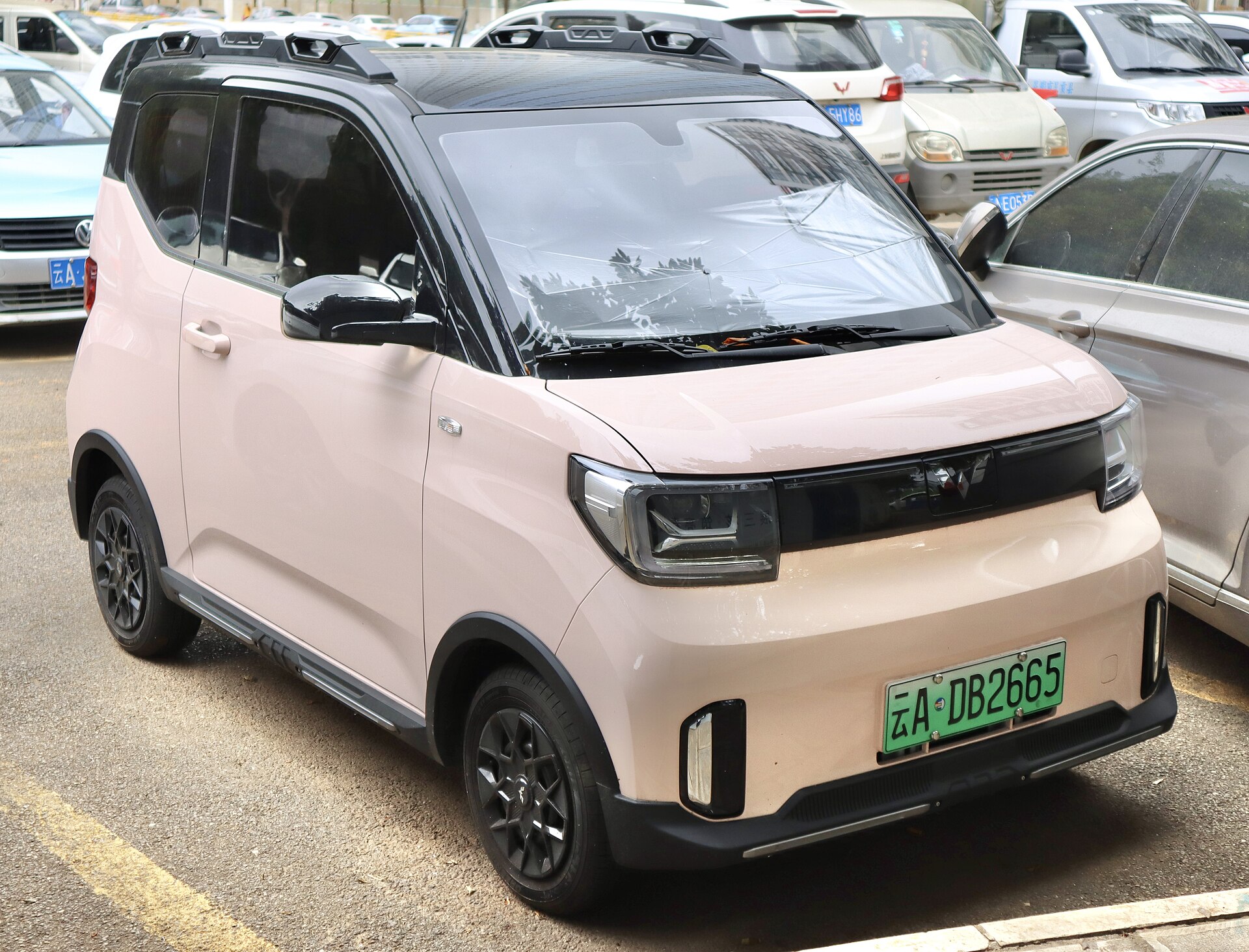 Wuling Hongguang Mini EV GameBoy Edition, front view