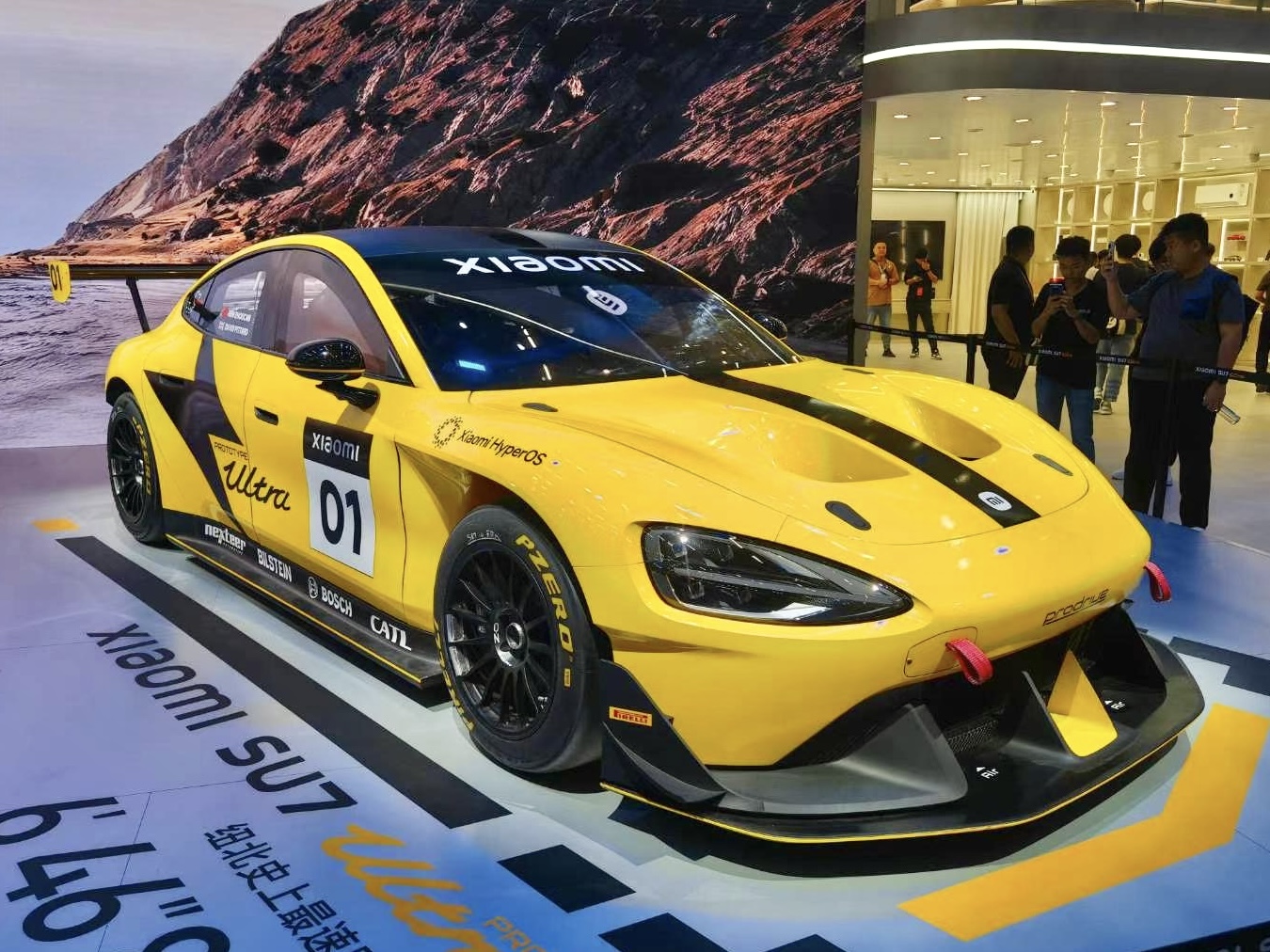 Xiaomi SU7 Ultra prototype race car