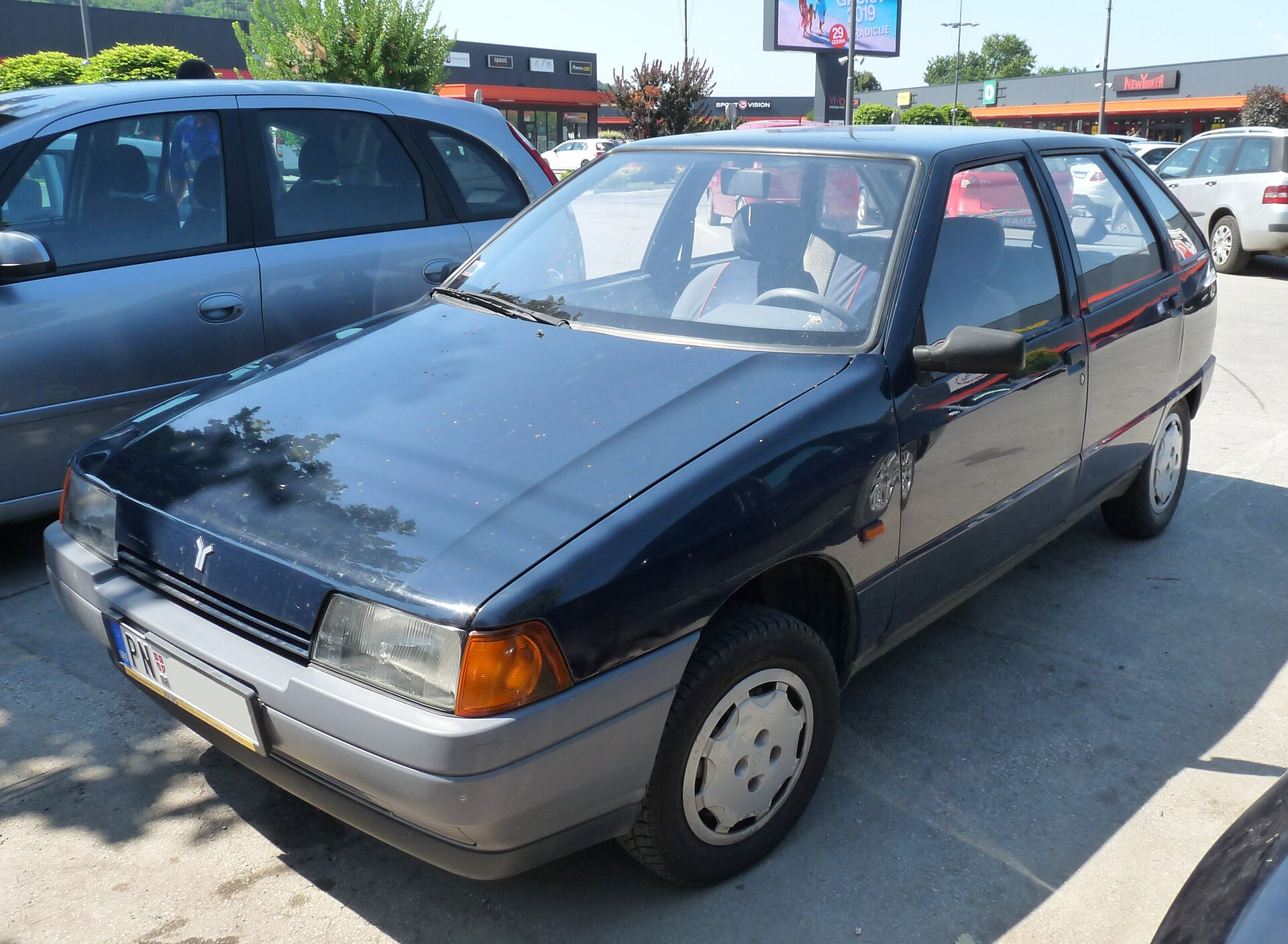 First-series Yugo Florida hatchback, front view