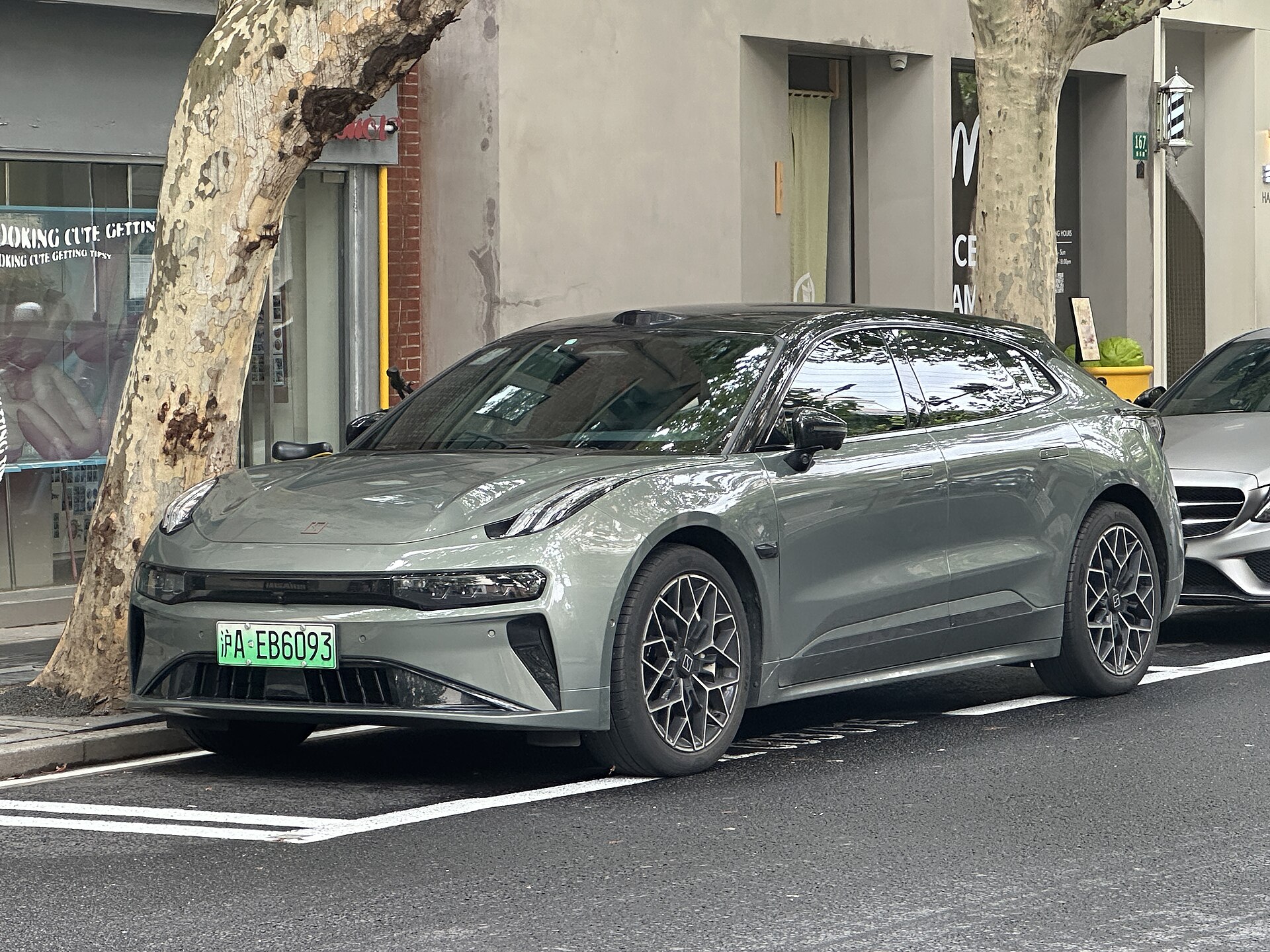 Facelifted Zeekr 001, front view