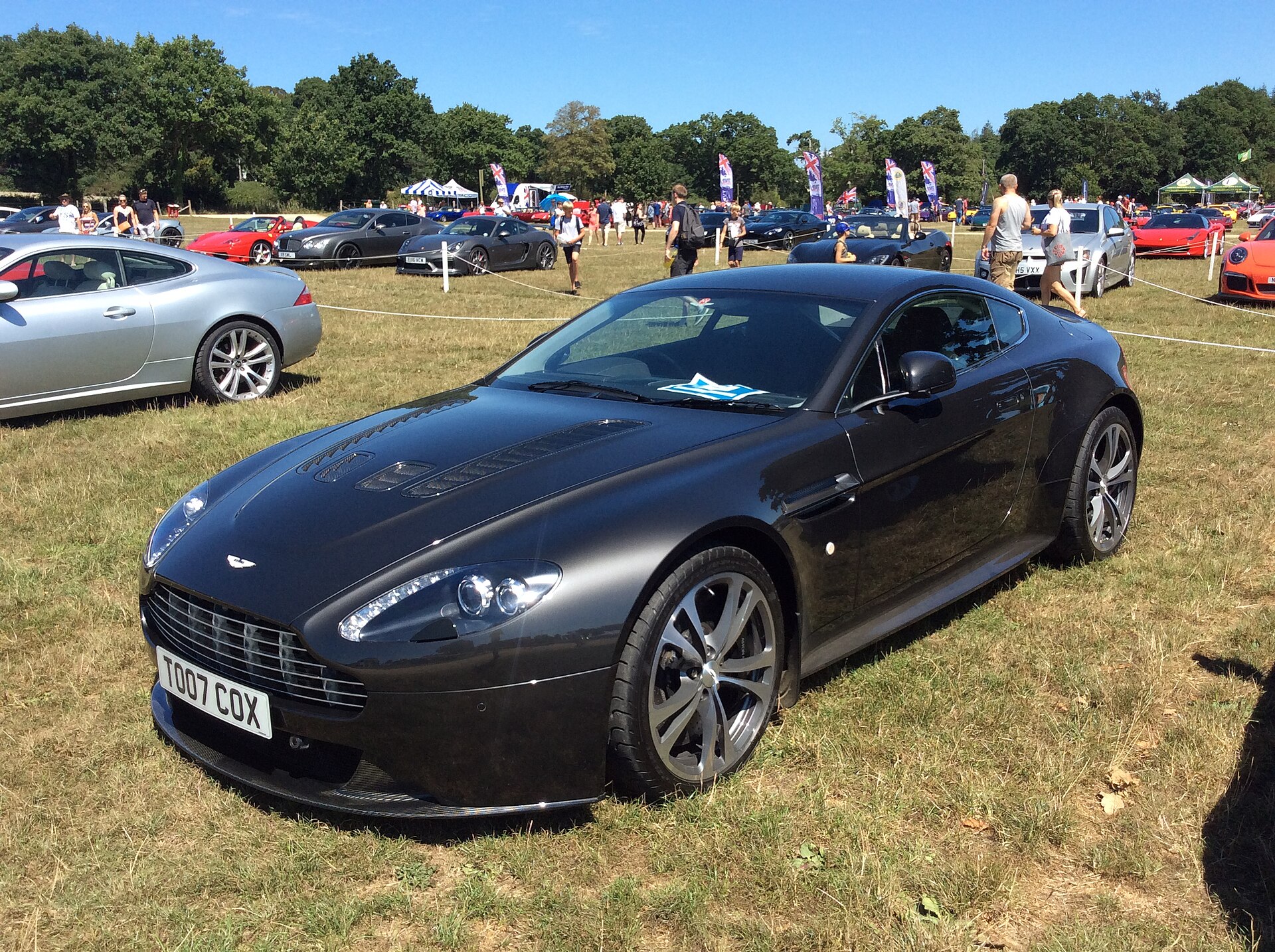Aston Martin V12 Vantage
