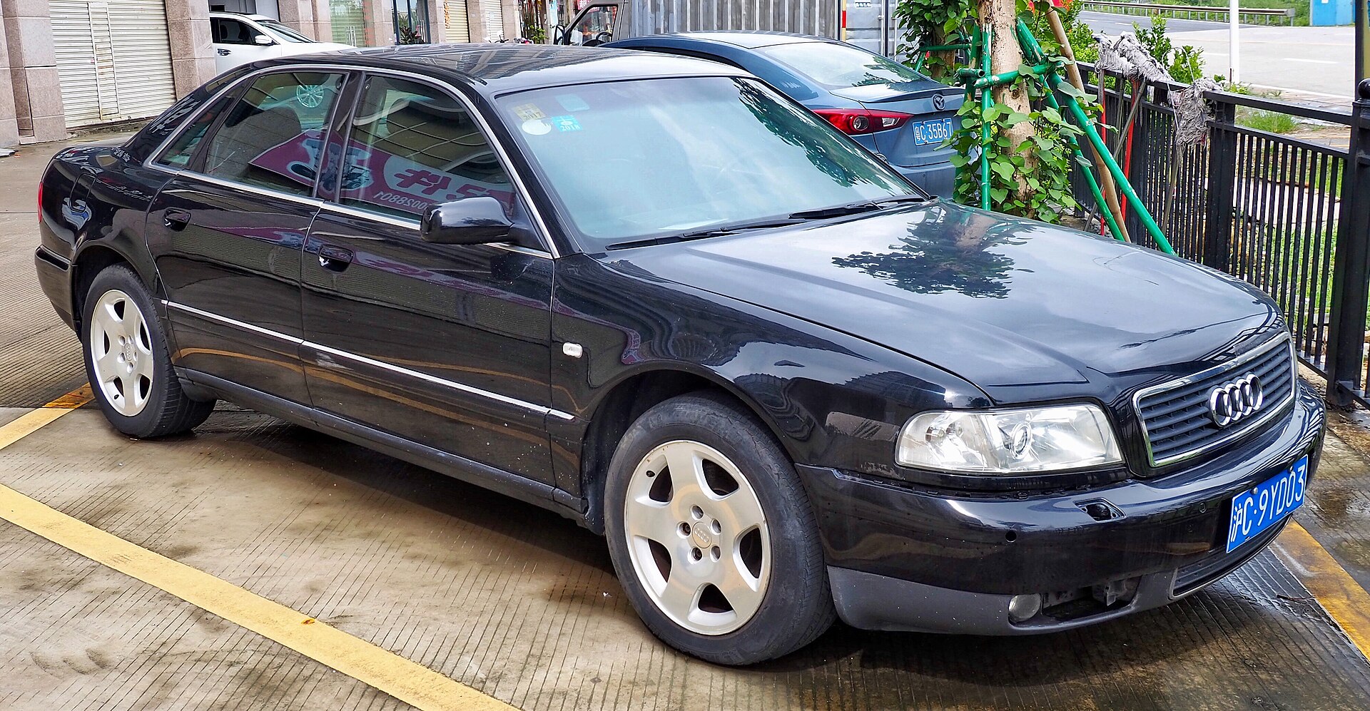 Audi A8 D2