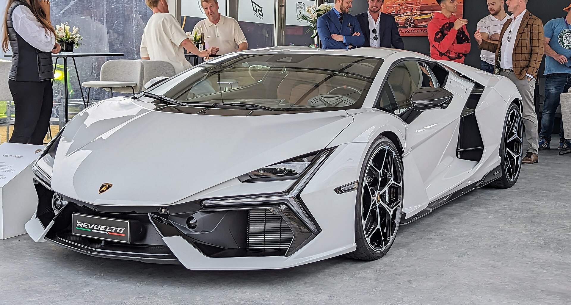 Lamborghini Revuelto LB744