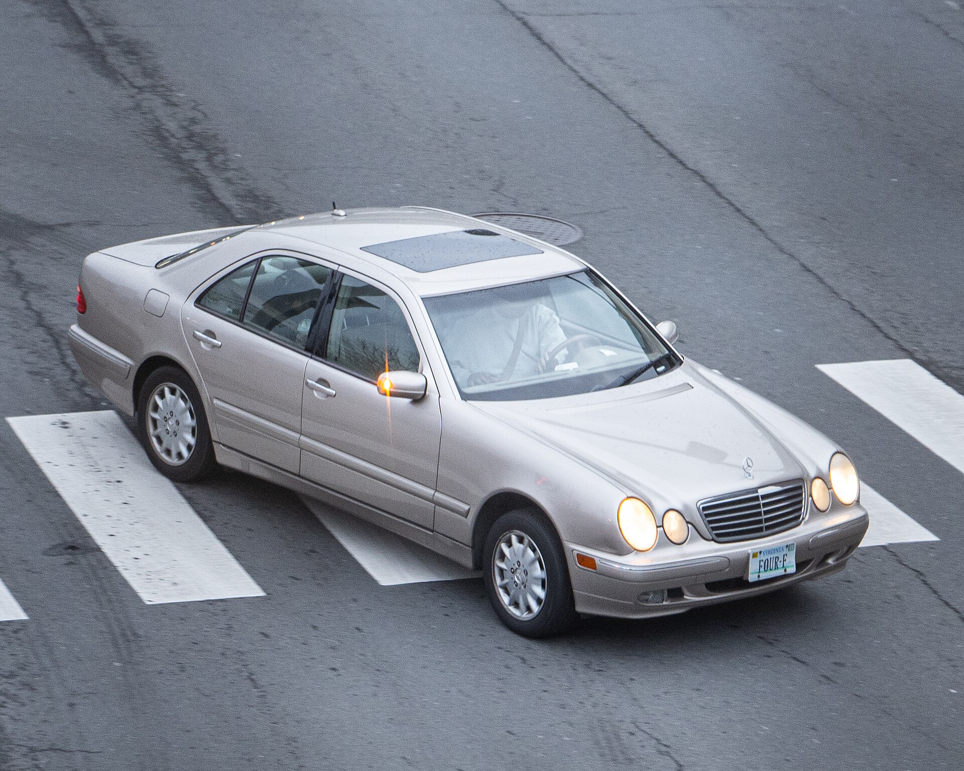 Mercedes-Benz E 320 W210