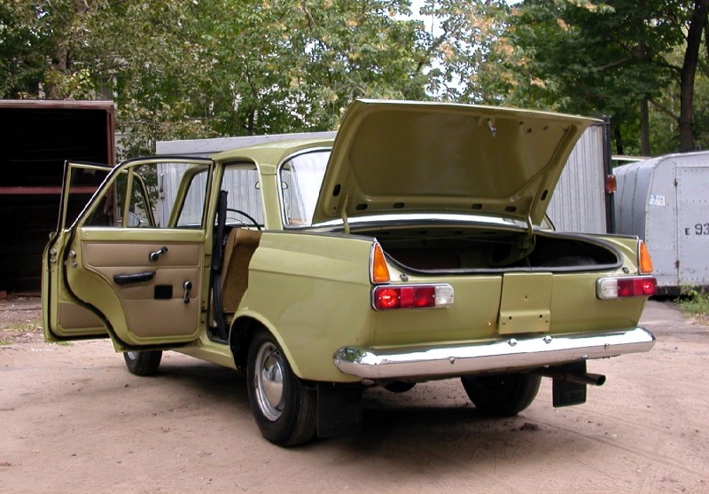 Moskvich-412 rear view