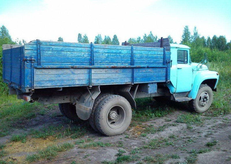 Side view of ZIL-130