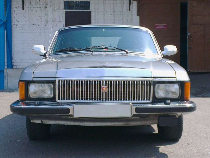 Front view of GAZ-3102